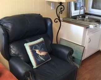 Thomasville Leather recliner $ 95