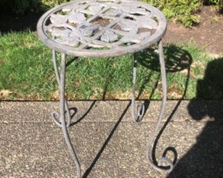 Metal stand for table or plant 2 ft tall.
$20