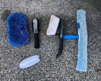 Five piece cleaning brushes, One car wash mitt, One window washing , One shoe brush, One lint brush and one car wash brush all in good shape. $ 10.00