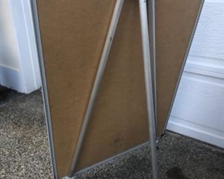 Photo number two of the legs they do extend. 