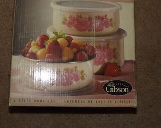6.   6 piece bowl set New in box. Gibson. 3-4-5 cup set.  $12.00