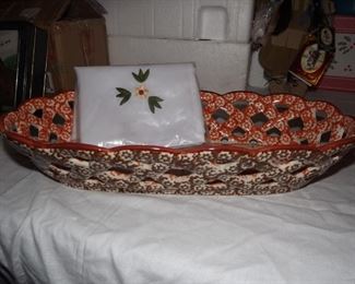 23.   15 x 7 Bread Basket w/napkin Old World temp-taion     18.00