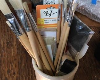 # 79$15 Tub of new artists supplies