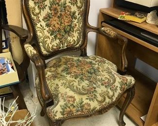 Arm chair $30

This item is pick up only after the stay at home mandate is lifted. 