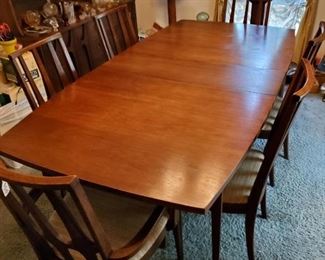 Broyhill Saga - midcentury Modern dining room table and 6 chairs