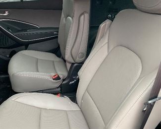 2017 Hyundai Santa Fe LTD AWD
Leather interior
Less than 10,000 miles
Third row seating
Color is Circuit Silver
VIN KM8SNDHFXHU233166
7" Display with review camera
Heated front seats