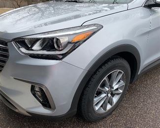 2017 Hyundai Santa Fe LTD AWD
Leather interior
Less than 10,000 miles
Third row seating
Color is Circuit Silver
VIN KM8SNDHFXHU233166
7" Display with review camera
Heated front seats