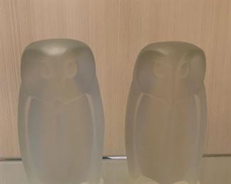 HEIN M LAUPMAN for LEERDAM HOLLAND Pair of Art Glass Owl Sculptures