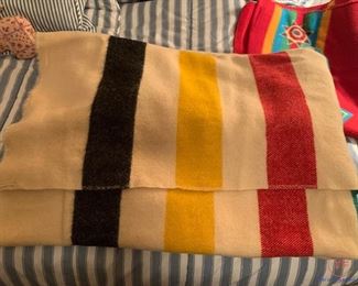 HUDSON BAY Blanket