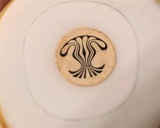 STEVEN CORREIA Pulled Feather Glass