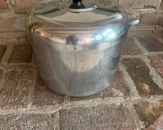 Vintage MAGNALITE GHC 12 quart-11 liter aluminum stock pot with lid-USA