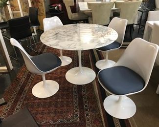 Saarinen Round 42"Dining Table with 4 Saarinen Tulip armless swivel chairs designed by Eero Saarinen for Knoll. Originally $12,000 sale price $3500. Excellent condition!