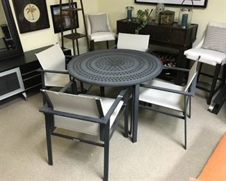Brown Jordan outdoor patio table and four chairs. Sale price $1750. Excellent condition!