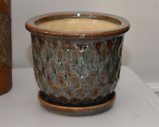 $15 - Ceramic Flower Pot / Planter - 7.75" Dia x 6.75" H