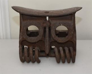$30 - Rusty Industrial Metal /Iron Owl Statue - 7.75" L x 4" W x 5.25" H