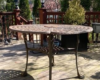 $95 - Round Metal Patio / Garden Dining Table