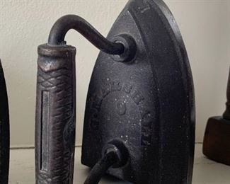 $15 - Antique Sad Iron