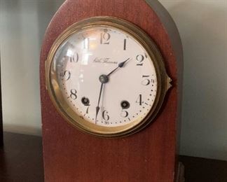 $30 - Seth Thomas Mantle Clock (has key)- 11.5" H