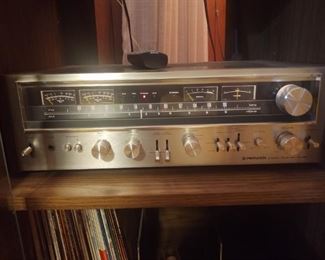 This piece is one of many awesome early 1970s audiophile pieces in the house.