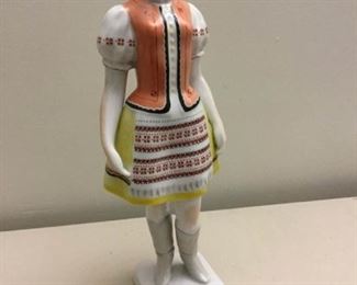 Figurine - Hungary, Hollohaza    https://ctbids.com/#!/description/share/387144
