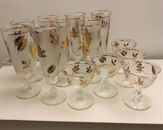 Vintage gold and frosted glassware https://ctbids.com/#!/description/share/387154