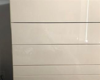 I love this beautiful Henredon modern-style chest of drawers. Henredon is the maker of high-end, quality furniture -- this chest has five normal-sized drawers and three narrower drawers perfect for jewelry/watches, etc.
