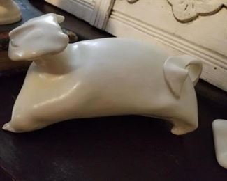 Matte white pottery cat