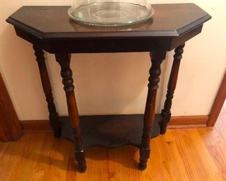 half a table that if you put it in front of the mirror looks like a whole table