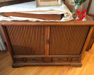 It closes up like this