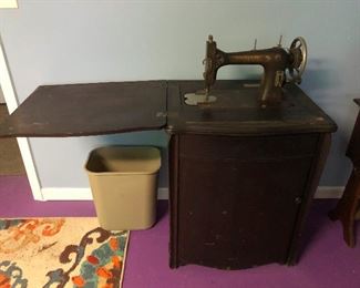 Lotsa cool stuff down here.