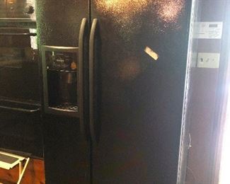 Fridge not for sale. So this is a pic of something not for sale that Cher put here to mock you