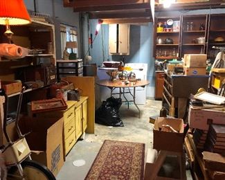 LOOKIT this basement! It's awesome down here.