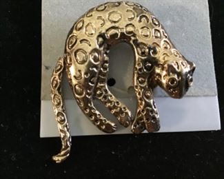 Cranky cat pin with moving tail. Fun gift for the Cat Lady in your life$10