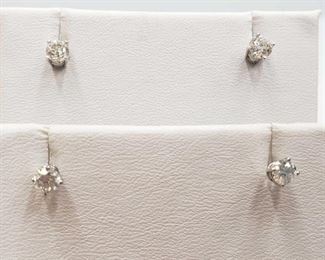 14k Gold Diamond Earrings 2 pairs
Weighs approx 1.28g