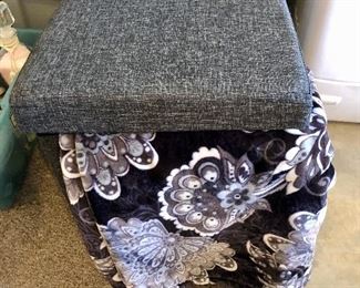 Storage cube and blanket
16” x16”
$28