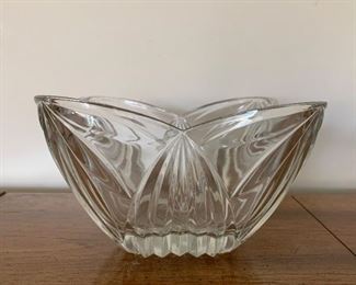 $5 - Glass Centerpiece Bowl