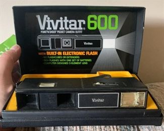 $5 - Vivitar 600 Camera