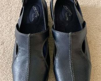 $8 - Women's Shoes - Size 7-1/2 W (all shoes here are very slightly used, once or twice)