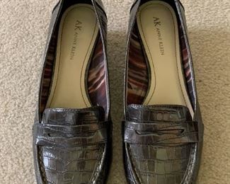 $7 - Women's Shoes - Size 7-1/2 W (all shoes here are very slightly used, once or twice)