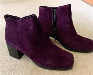 $14 - Women's Boots - Size 7-1/2 W (all shoes here are very slightly used, once or twice)