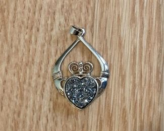 $15 - Jewelry LOT 29 - 1 Claddagh Heart in Hands Pendant (Ireland)