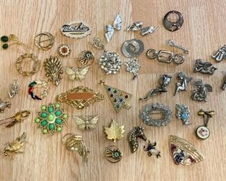 $75 - Jewelry LOT 33 - 41 Brooches / Pins