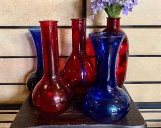 Lot of cobalt blue and red vases: $15
