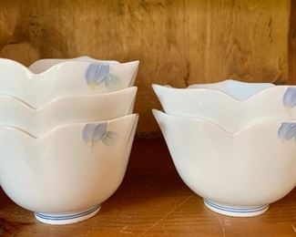 5 delicate Japanese rice bowls: $8