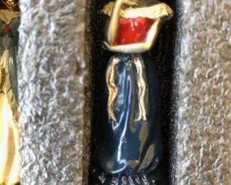 Chess set with bronze and pewter(?) civil war pieces.