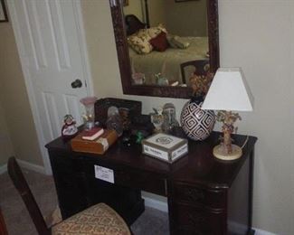 Desk/Vanity w/Mirror & Chair $95