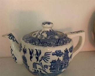 HOUSE OF BLUE WILLOW 1898 TEAPOT ~ $38