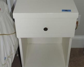 PAINTED WHITE SIDE TABLE