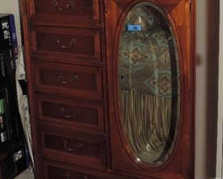 EXTRA NICE WARDROBE WITH SIDE DRAWERS