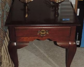 EXTRA NICE BEDSIDE TABLE WITH DRAWERS